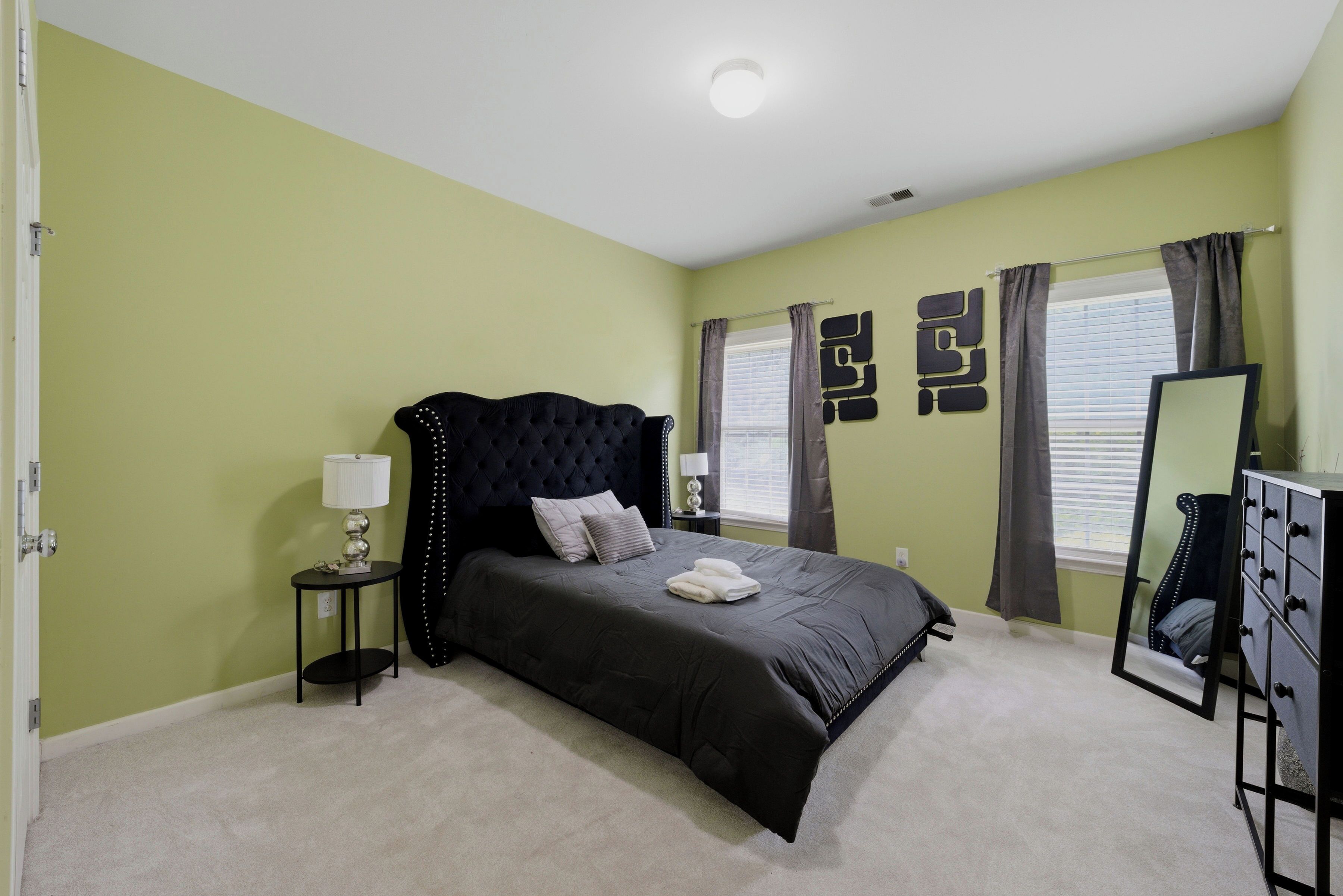 4 bedrooms, WiFi, bed sheets