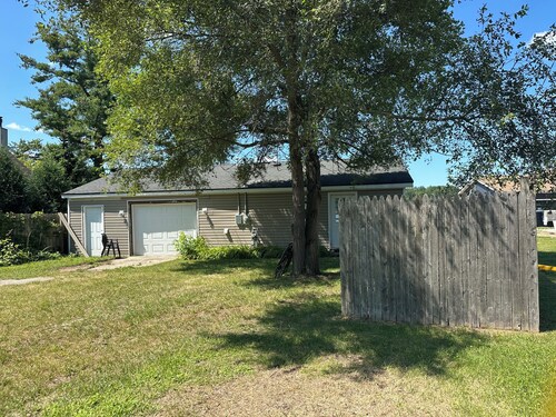 Fabulous lake front cabin on newly restore Sanford Lake.  Boat slip included.