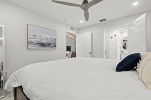 Room - Amazing home near Coffee Pot Blvd (St. Petersburg)