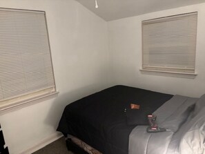 Room - Delightful 2-bedroom bed & breakfast in charming Washington with AC (Washington)