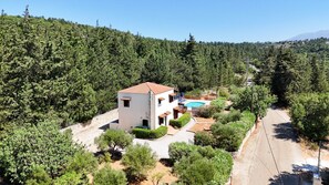A two-story house with a swimming pool, surrounded by dense forest. - Villa Oleander- with Private pool & Near the beach (Chania)