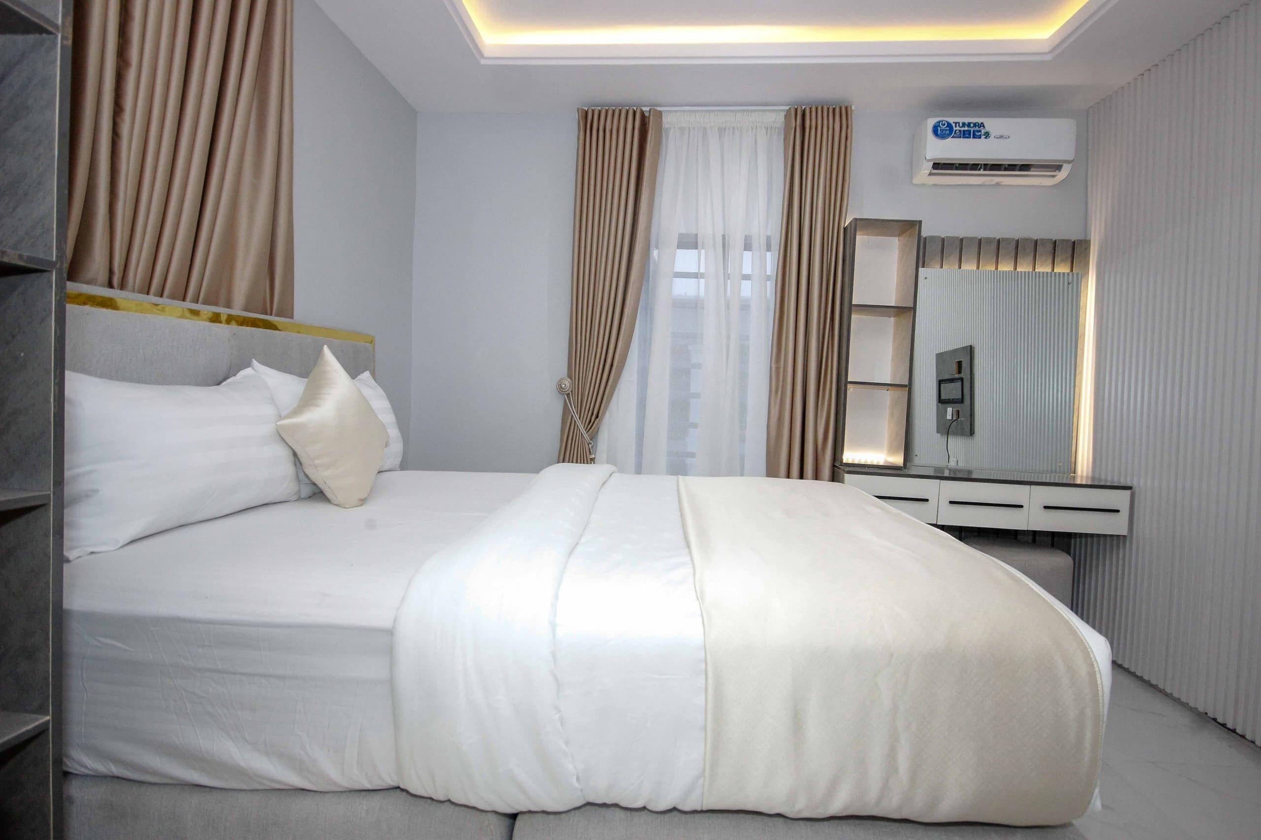 Deluxe Suite, Balcony, City View | WiFi (free)