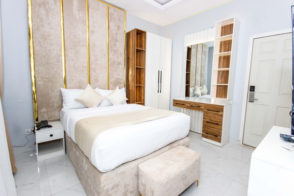 Deluxe Suite, Balcony, City View | WiFi (free)
