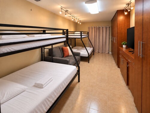 5-bedroom beach house with pool - 2 blocks from beach, 1 hr from Disney
