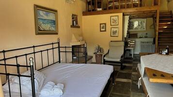 Iron/ironing board, WiFi, bed sheets