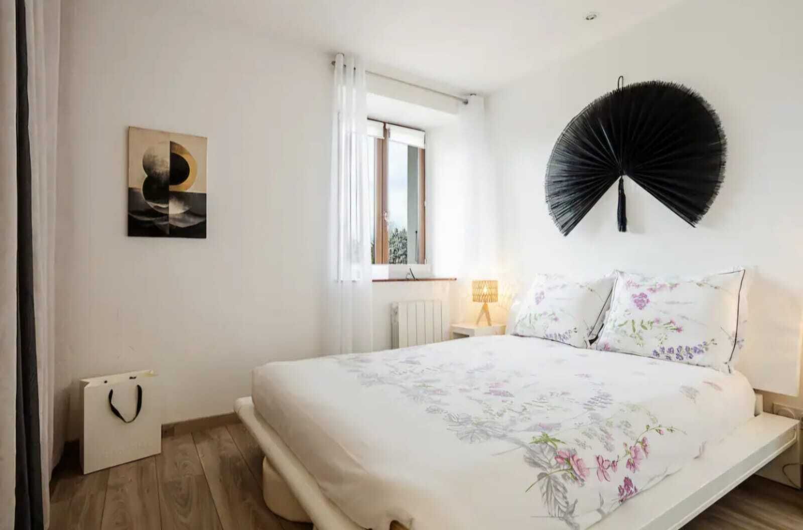 2 habitaciones, tabla de planchar con plancha, wifi y ropa de cama 