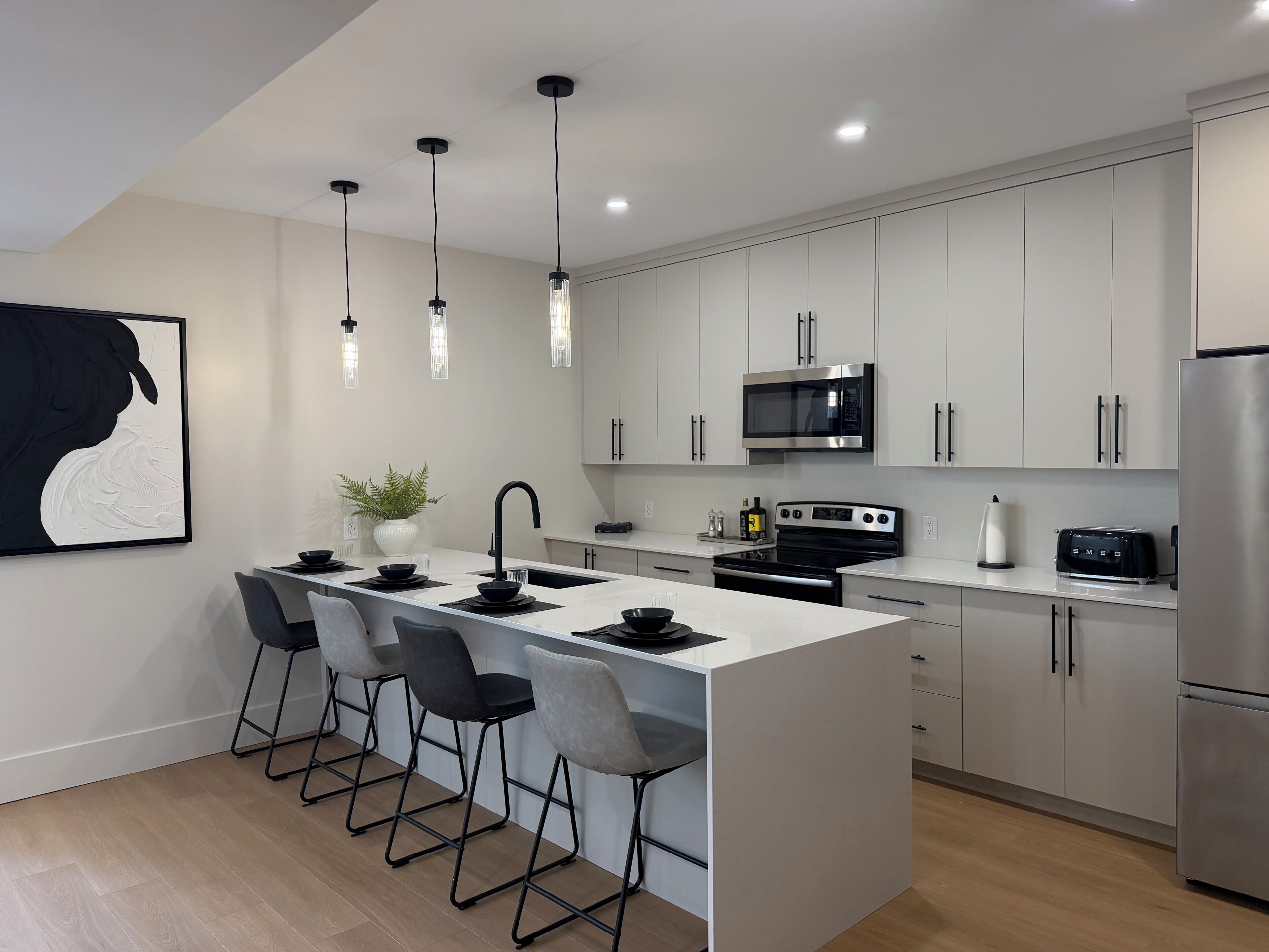 Coffee/tea maker, fridge, microwave, oven