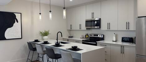 Coffee/tea maker, fridge, microwave, oven
