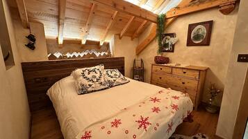 2 chambres, lit parapluie, draps fournis