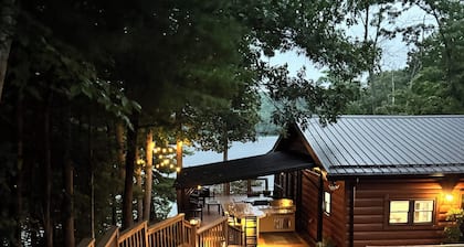 Luxury, Private Dock, hot tub, Claytor Lake Front. VA tech, Radford University