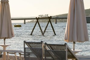A view of a bridge with the word 'TROGIR' on a swing set in the water. - Tia Holiday home (Trogir)