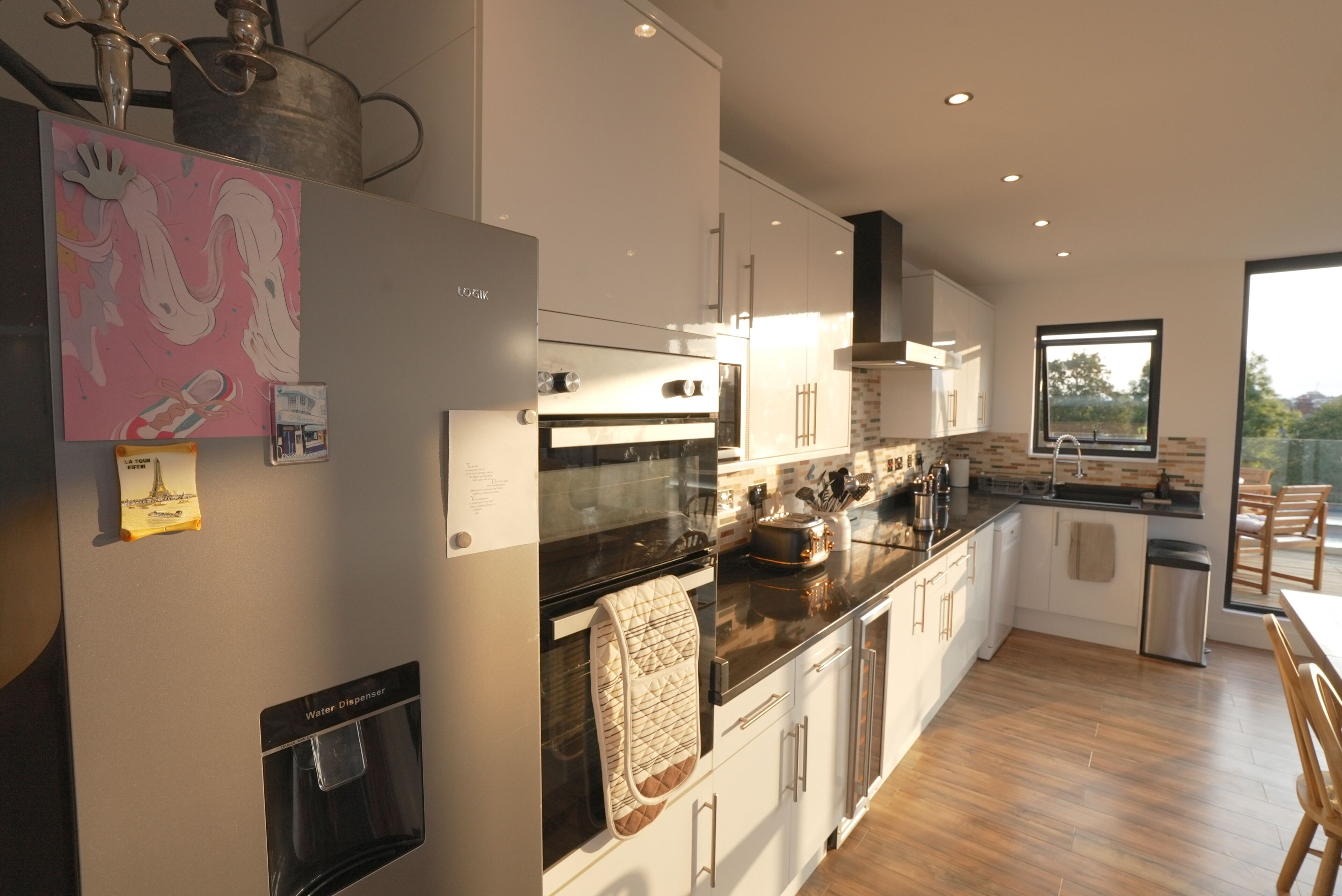 Coffee/tea maker, fridge, microwave, oven