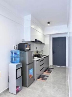 Private kitchen - Stylish Kilimani 1BR with Gym, Wi-Fi & Prime Nairobi Location (Nairobi)