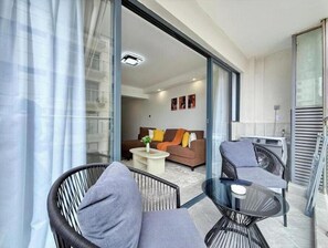 Terrace/patio - Stylish Kilimani 1BR with Gym, Wi-Fi & Prime Nairobi Location (Nairobi)