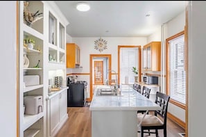 Private kitchen - Spacious Historical Oasis (Allentown)