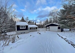 A residential area with a house, garage, and snow-covered landscape. - Mont-Tremblant Escape:Cozy Fireplace & Hot Tub
Entire Home
Sleeps 6
Pet Friendly (Mont-Tremblant)