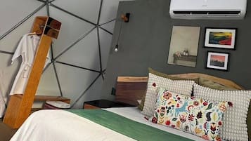 Standardzimmer, Terrasse, Blick auf den Innenhof | Schreibtisch, kostenloses WLAN
