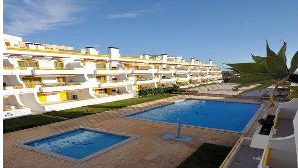 Outdoor pool - Apartment with Pool View and Private Balcony (Quarteira)