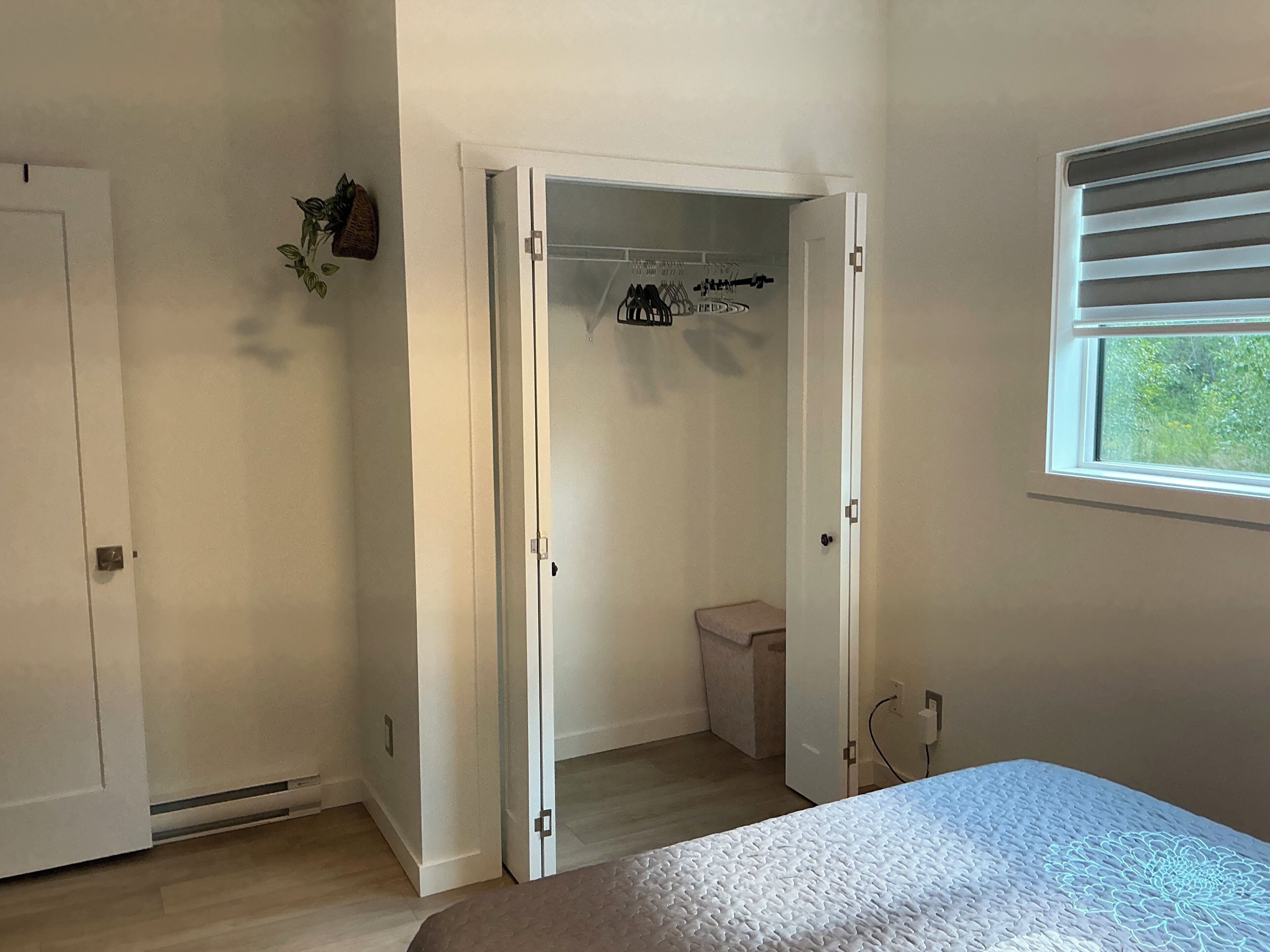 In-room safe, iron/ironing board, WiFi, bed sheets