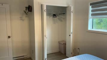 In-room safe, iron/ironing board, WiFi, bed sheets