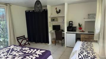Standard Studio | In-room safe, blackout curtains, free WiFi