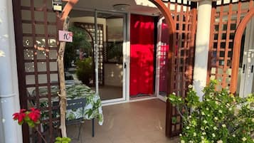 Family Studio, Garden View | Exterior detail