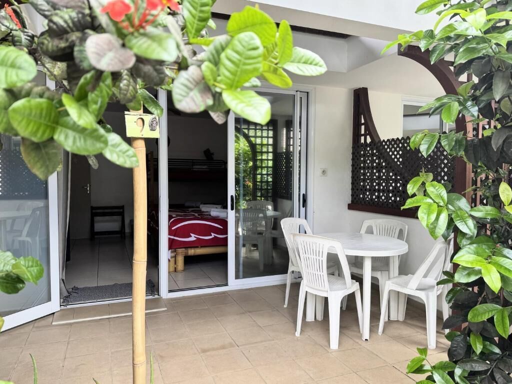 Family Room, Garden View | Outdoor dining | Dinner served 