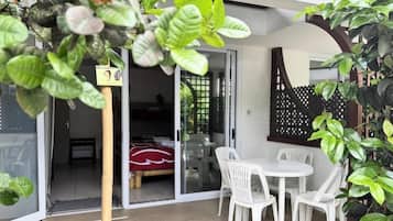 Family Room, Garden View | Outdoor dining | Dinner served