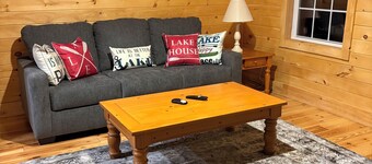 Cozy 2-bedroom cabin in serene Lake Huntington with AC
