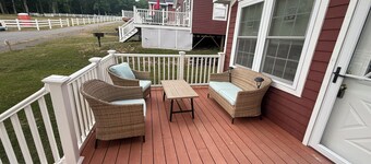 Cozy 2-bedroom cabin in serene Lake Huntington with AC