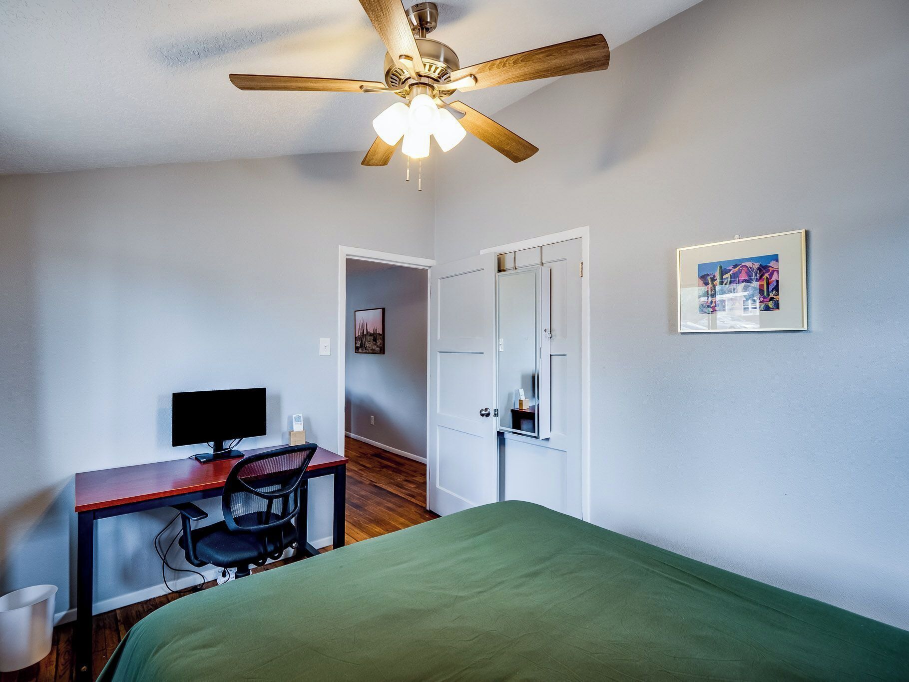 2 habitaciones, tabla de planchar con plancha y wifi gratis 
