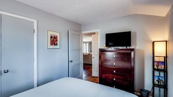 2 chambres, fer et planche à repasser, Wi-Fi gratuit, draps fournis