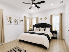 Room - New Build - Near Stockyards, Downtown, & TCU I Sleeps 8 (Fort Worth)