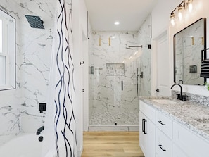 Bathroom - New Build - Near Stockyards, Downtown, & TCU I Sleeps 8 (Fort Worth)