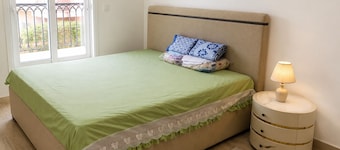 Luxury 2-Bedroom Apartment with Modern Amenities