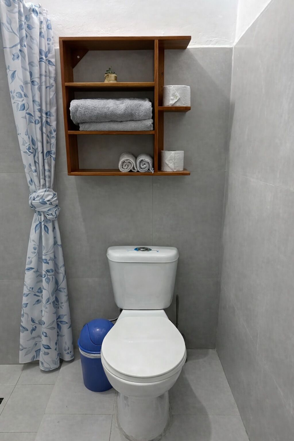 Toallas, jabón, papel de baño 