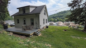 Exterior - Cozy Hilltop Hideaway in Tucked away in a Charming River Town (McGregor)