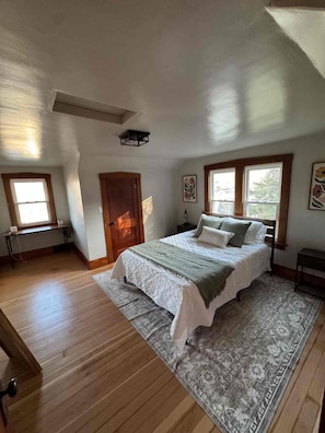 Room - Cozy Hilltop Hideaway in Tucked away in a Charming River Town (McGregor)