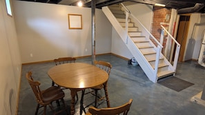 Dining - Cozy Hilltop Hideaway in Tucked away in a Charming River Town (McGregor)