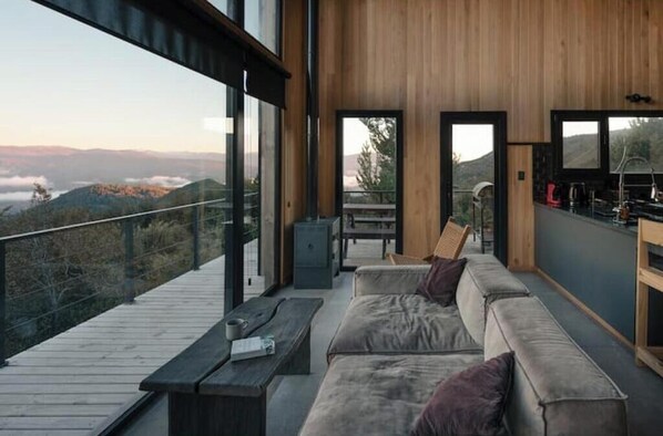 Smart TV, fireplace, stereo