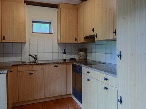 Refrigerador, horno y utensilios de cocina 