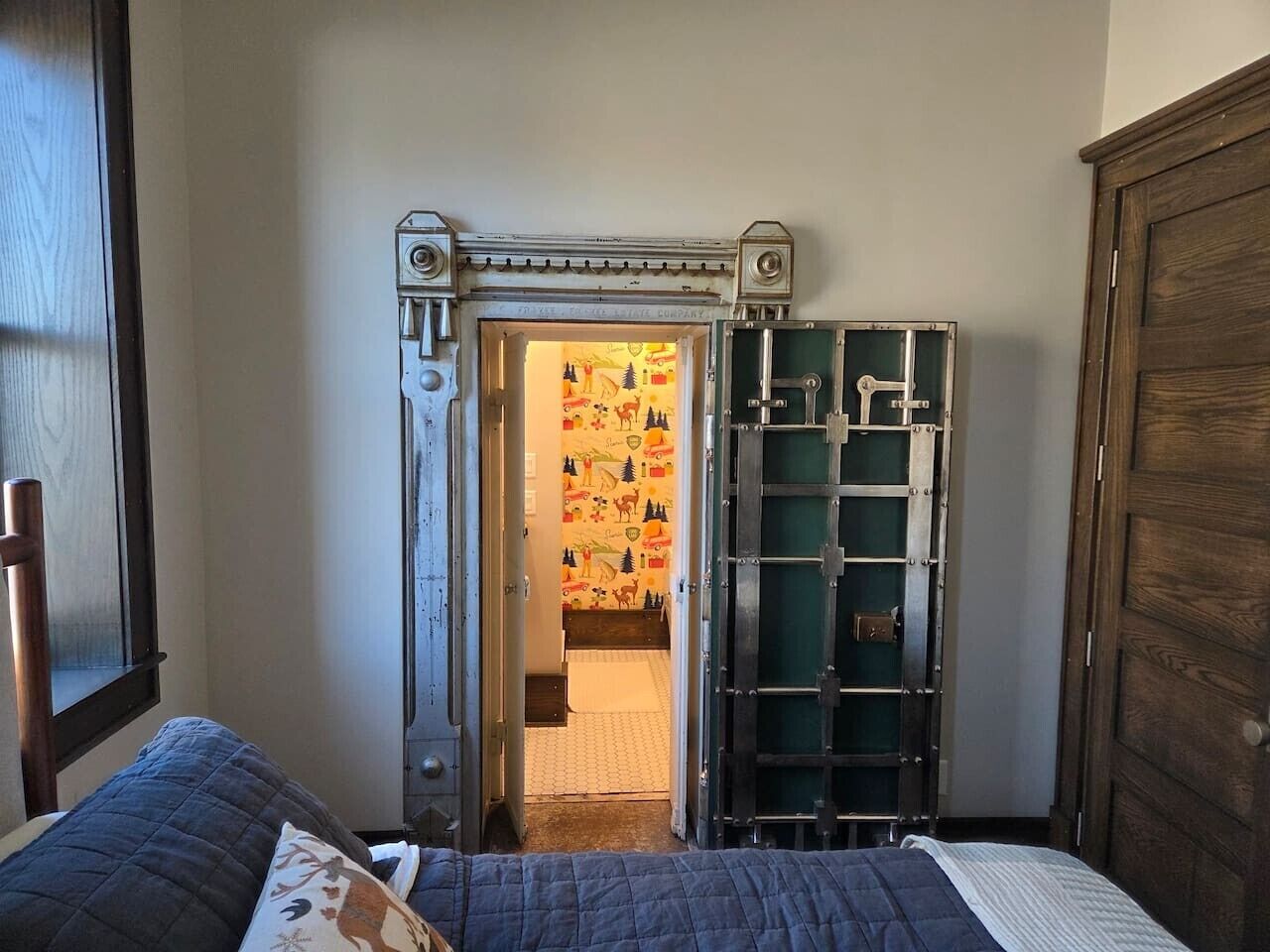 Desk, iron/ironing board, travel crib, WiFi (free)