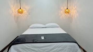 3 bedrooms, iron/ironing board, internet, bed sheets