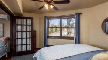 1 bedroom, iron/ironing board, WiFi (free), bed sheets
