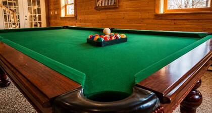 Timber & Stone Cabin w/Hot Tub & Amazing Views of Lake Henry