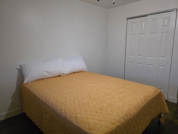 3 chambres, fer et planche à repasser, Wi-Fi, literie fournie