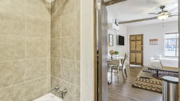 1 habitación, wifi y ropa de cama