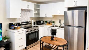 Coffee/tea maker, fridge, microwave, oven