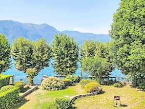 A landscaped garden with a view of a lake and mountains in the background. - Hermitage by Interhome (Porto Valtravaglia)