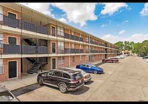 Exterior - Where Tigers Rest 2 BR/1 Bath Apt Gated less than 1 mile to Tiger Stadium (Baton Rouge)
